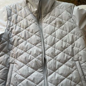 The North Face Diamond Quilted Water Resistant Jacket Light Gray